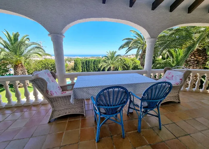 3 Bedroom With Beautiful Sea View فيلة *