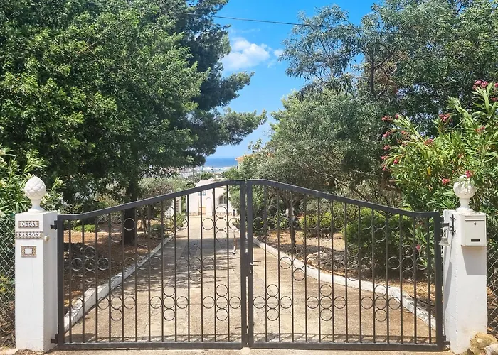 3 Bedroom With Beautiful Sea View *